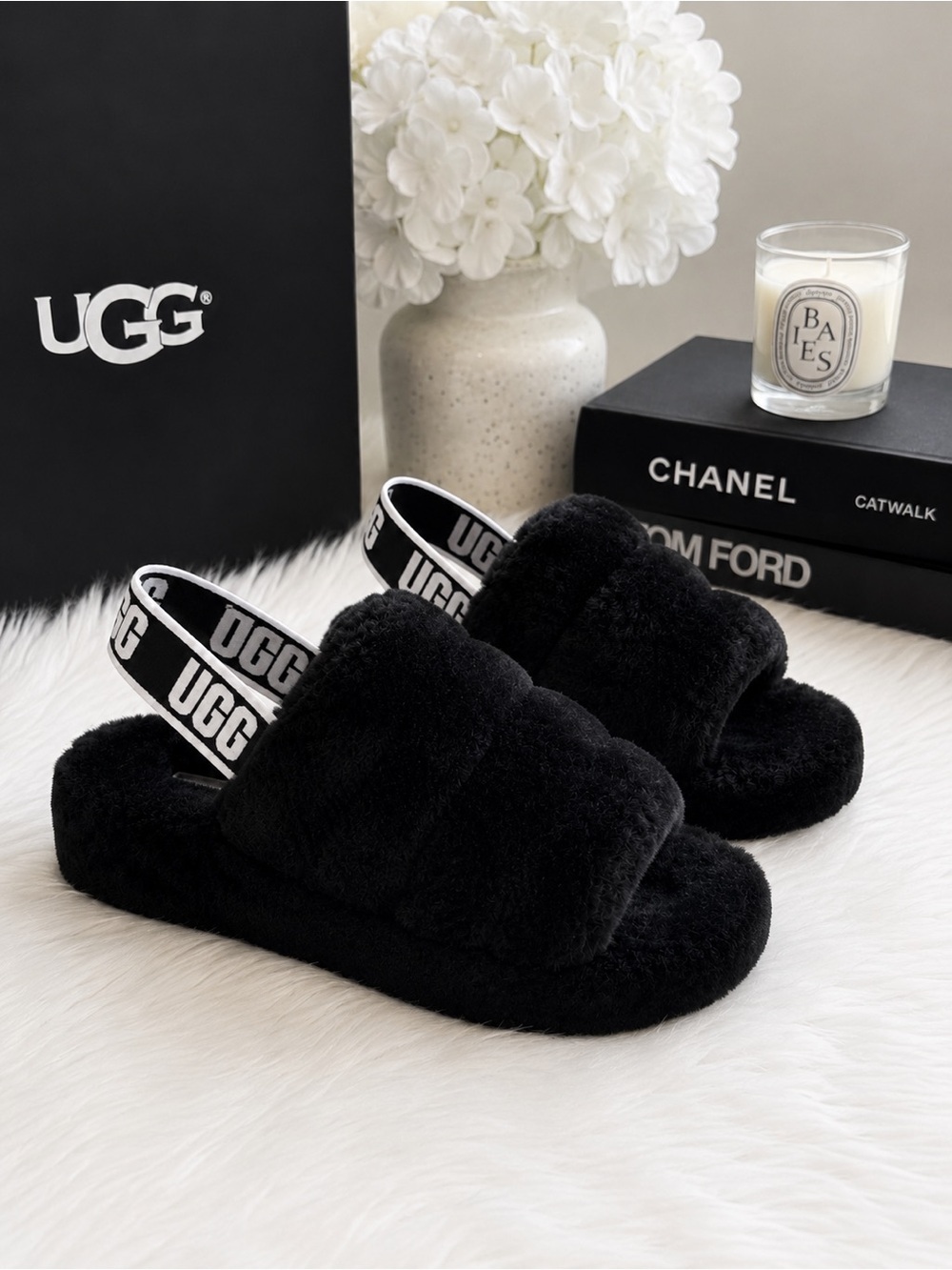 NEW! UGG Fluff Yeah Slide Slippers Black Sheepskin Logo Strap Women’s Size 6